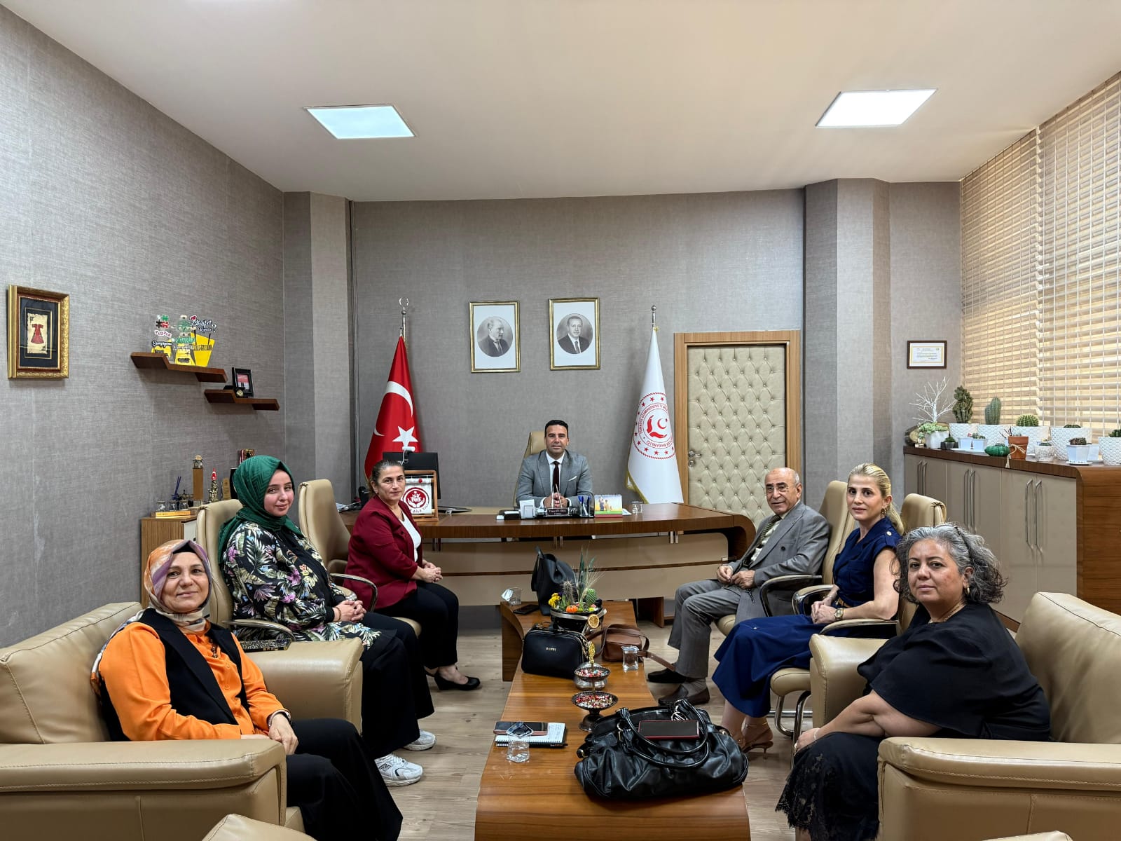 KADIN MECLİSİNDEN GAZİANTEP AİLE VE SOSYAL HİZMETLER İL MÜDÜRLÜĞÜNE ZİYARET